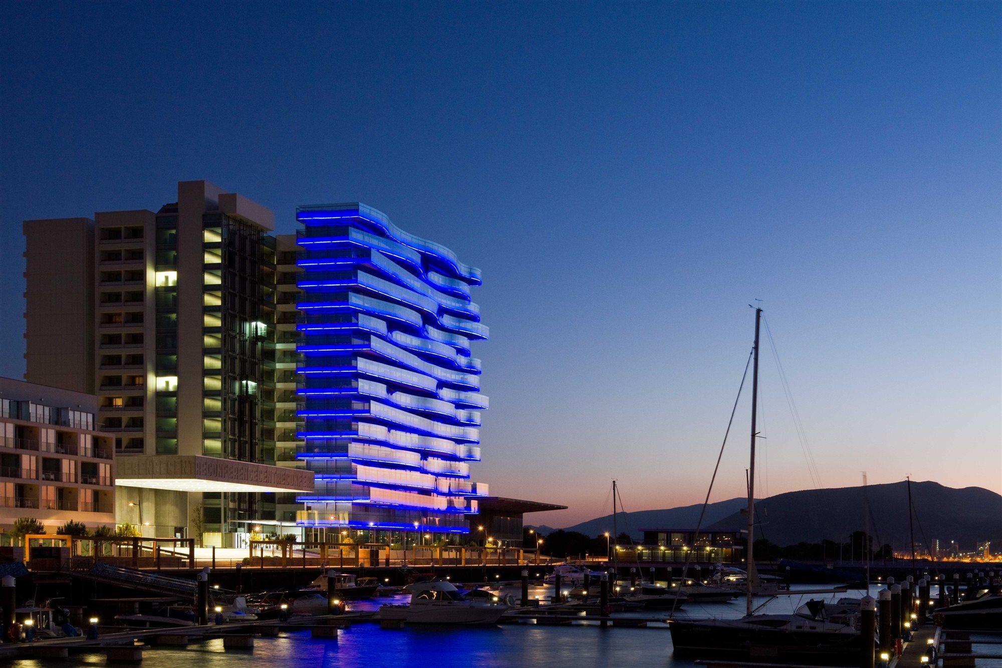 Troia Design Hotel Экстерьер фото The hotel at night