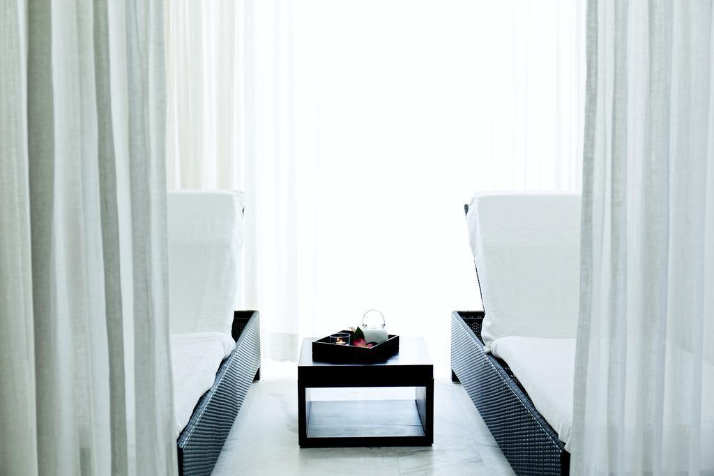 Troia Design Hotel Экстерьер фото The interior of a suite at the Mandarin Oriental, Munich