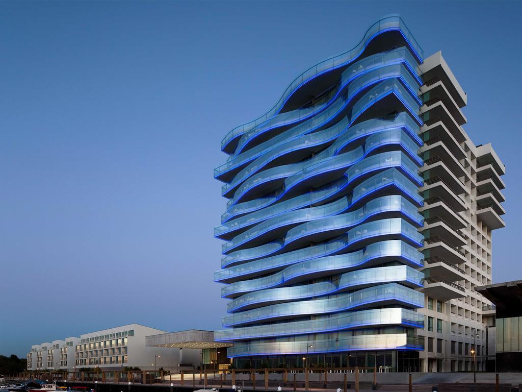 Troia Design Hotel Экстерьер фото The hotel at night