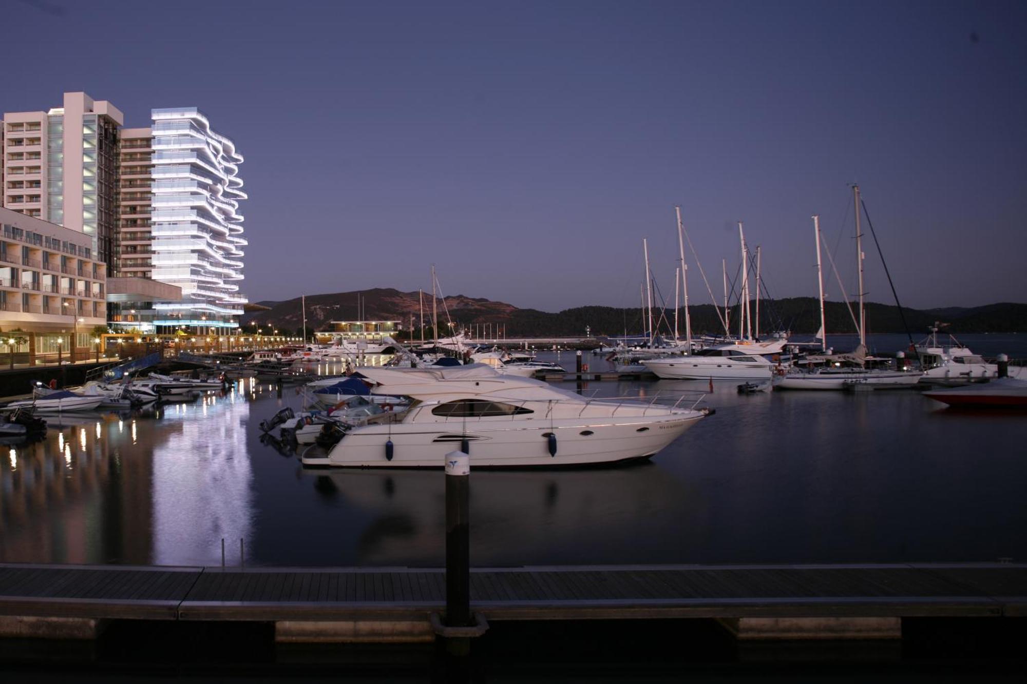 Troia Design Hotel Экстерьер фото Marina at night