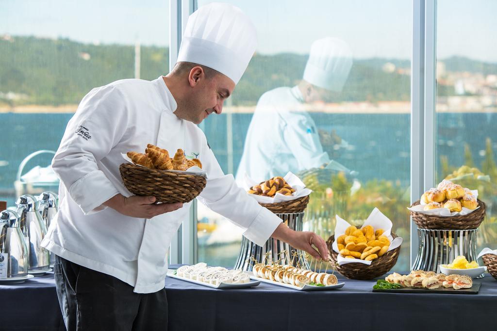 Troia Design Hotel Экстерьер фото A chef preparing a buffet