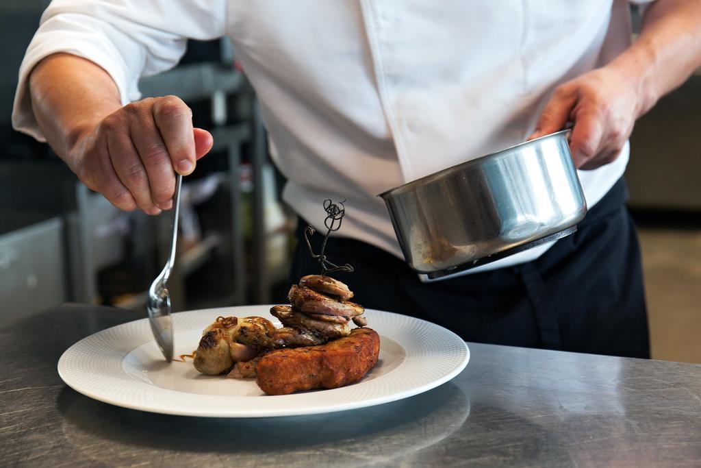 Troia Design Hotel Экстерьер фото A chef plating a dish